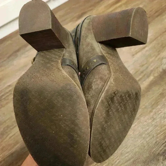 CALVIN KLEIN JEANS OLIVE GREEN SUEDE MOTO CHUNKY HEELED ANKLE BOOTIES, SIZE 9 - Picture 6 of 7